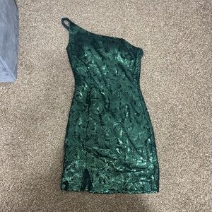 Elegant Green One-Shoulder Dress
